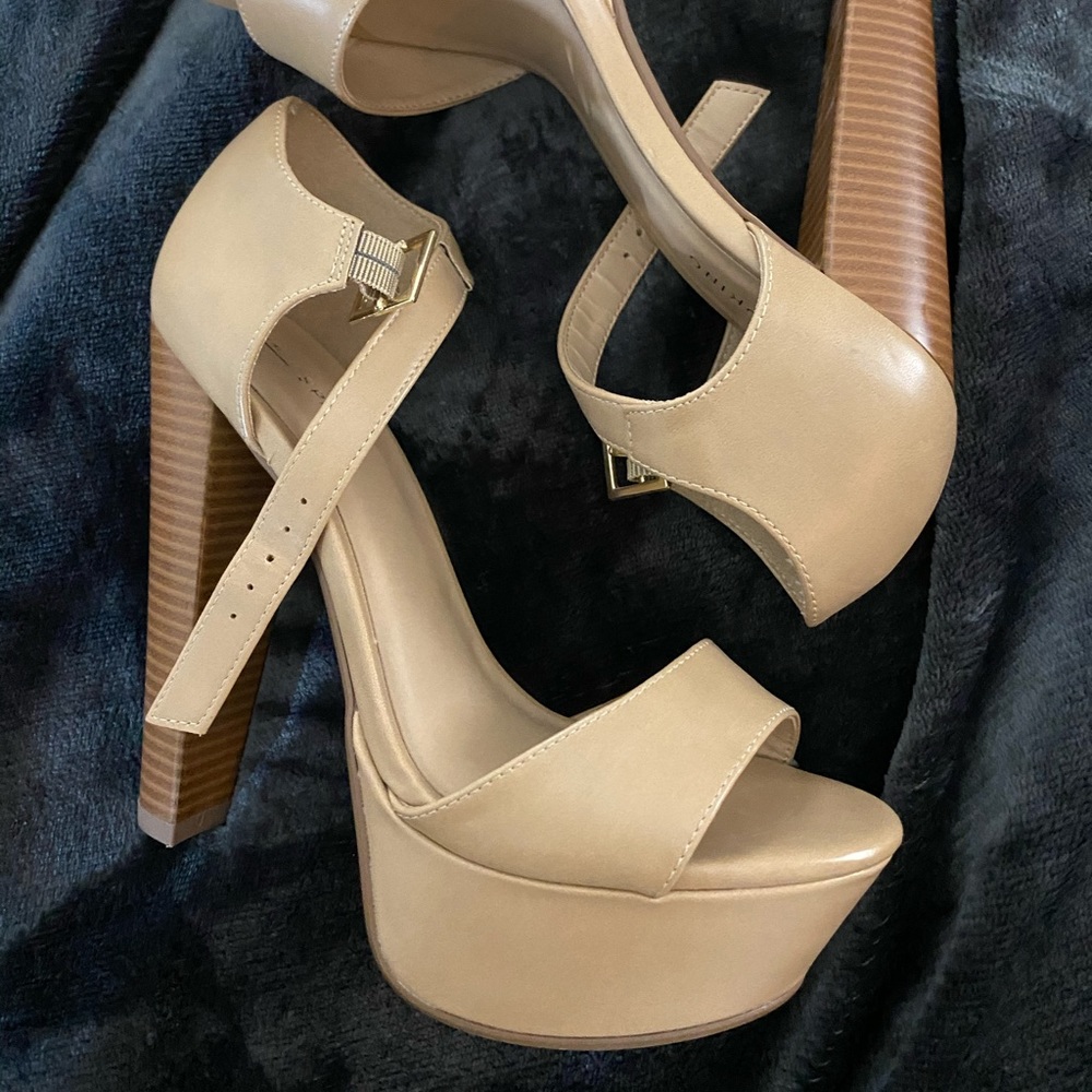Beige heels with thick platform for great support